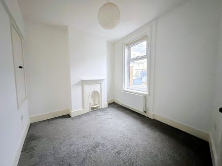 A 2 Bedroom Terraced House Instruction to Let in Hastings - Photo 5