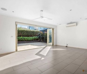 GREAT LOCATION LARGE HOME | SPACIOUS YARD - Photo 4