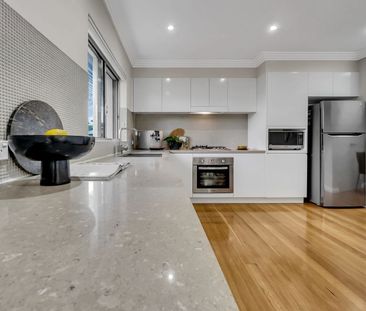 Top Floor 2 Bedroom Plus Large Study Apartment with Huge Terrace - Photo 6