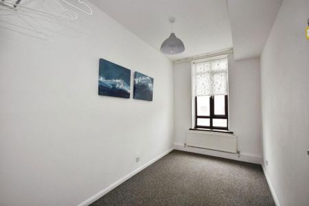3 bedroom flat to rent - Photo 4