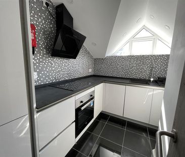 The Parade, Roath, Cardiff - Photo 4