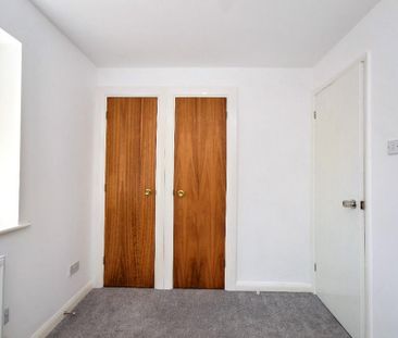 2 bedroom end of terrace house to rent - Photo 4