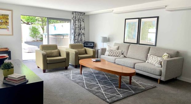 Fully Furnished Stylish Townhouse in Prime Fendalton Location - Photo 1