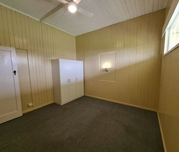 Top Floor Unit Close to Margate Shops & Beach - Photo 6