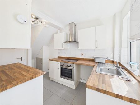 2 bedroom end of terrace house to rent - Photo 4