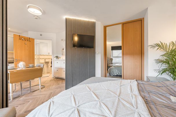 London Street, Basingstoke - Photo 1