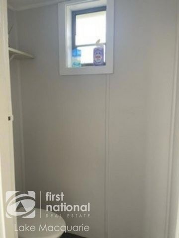 Neat and Tidy 3 Bedroom Home - Photo 5