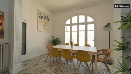 Room in a shared 11-bedroom apartment for rent in Vila de Gràcia, perfect for students and professionals. - Foto 5