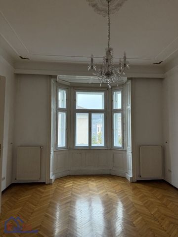 ***AB SOFORT***Altbaucharme trifft Stadtleben – großzügige 4-Zimmer-Wohnung nahe Rochusmarkt*** - Photo 2