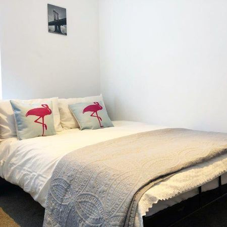 1 bedroom in a house share to rent - Photo 3