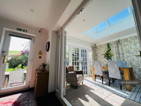 1 bedroom in a house share to rent - Photo 4