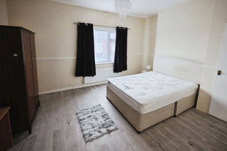 2 bedroom House To Let - Photo 3