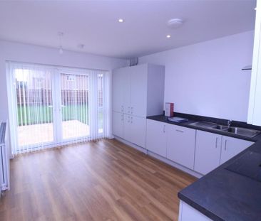 3 bedroom semi-detached house to rent - Photo 5