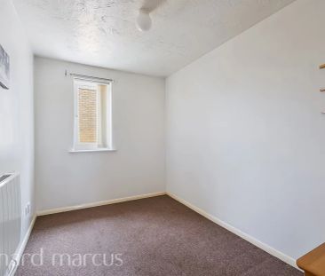 Redford Close, FELTHAM - Photo 5