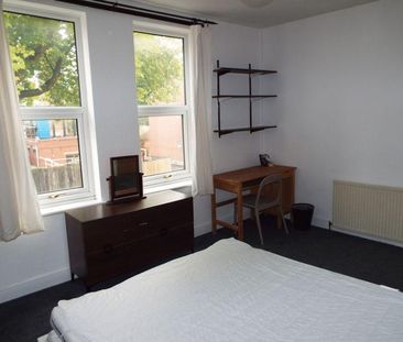 4 bedroom terraced house to rent - Photo 4