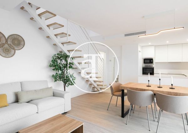 Penthouse apartment for rent with 3 bedrooms, balcony, terrace and 2 bathrooms in Badalona