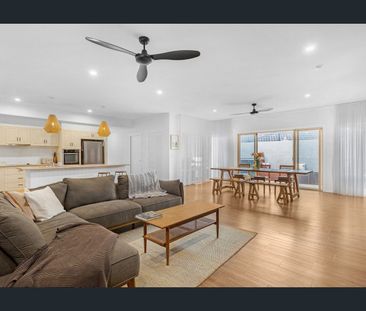 Stylish & Spacious – Family Living at Its Best! - Photo 1