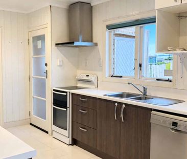 Henderson, 3 bedrooms - Photo 2