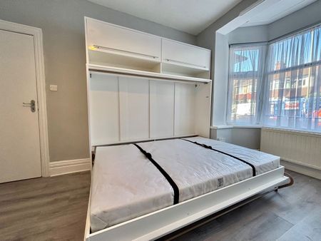 Studio Flat, London, NW11 - Photo 2