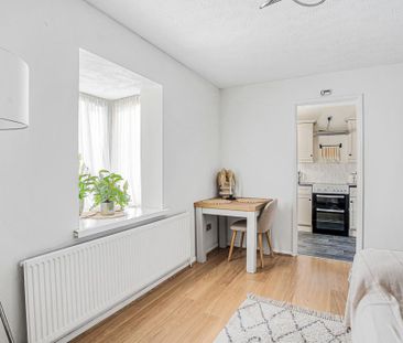 1 bedroom flat to rent - Photo 2