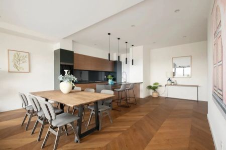 Luxury Family Living with Stunning Balcony Views - Photo 2