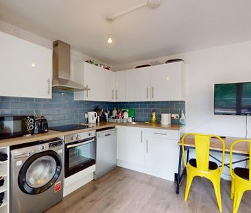 18 Hind Grove – Room 2 - Photo 2