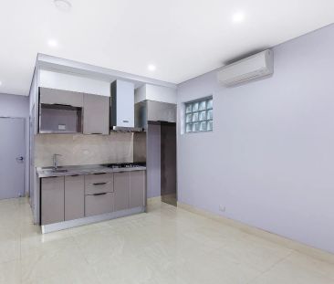 Spacious, Well-Maintained Boutique Studio Apartment in Prime Location - Photo 2