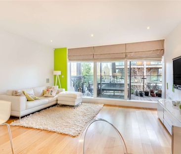 A spacious two bedroom modern apartment with parking - Photo 2