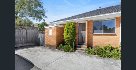 Discover Modern Comfort with Elegant Touches! - Photo 4