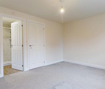 4 bedroom semi-detached house to rent - Photo 2