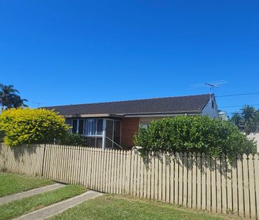 Air Conditioned Family Home - Photo 2