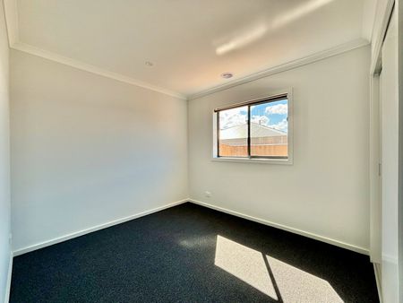 Stylish Family Home! - Photo 3