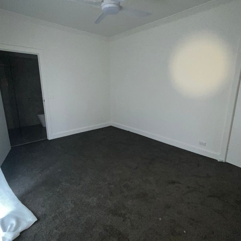 Lovely 4 bedroom home - Photo 1