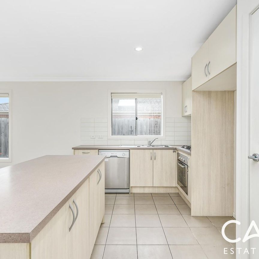 30 Fernisky Drive, Cranbourne East - Photo 1