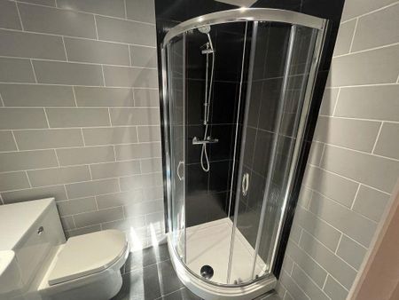 1 bedroom in a house share to rent - Photo 3