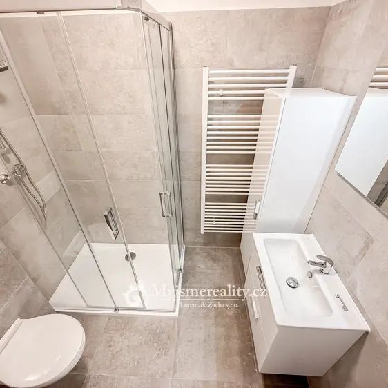 Pronájem novostavby bytu 2+kk s parkovacím stáním, 48 m - Fotografie 1