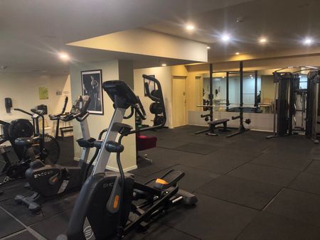 FURNISHED 2 BEDROOM APARTMENT - Photo 2