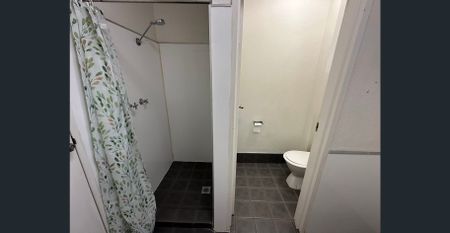 Well-Presented 2 Bedroom Unit - Photo 4