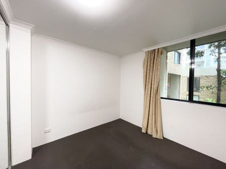 SPACIOUS 2 BEDROOM RESIDENCE IN PYRMONT - Photo 4