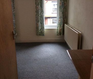 4 bedroom end of terrace house to rent - Photo 3