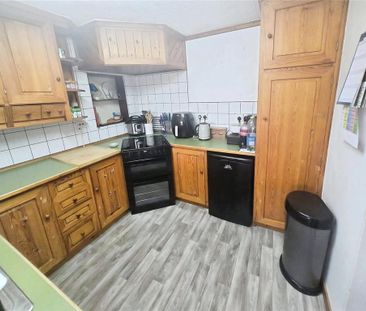 3 bedroom semi-detached house to rent - Photo 6