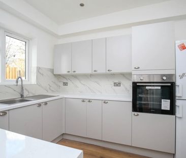 2 Bed Terraced House, Latimer Road, CR0 - Photo 1