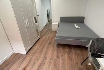 Plaça de Pep Ventura, Badalona, Catalonia 08912