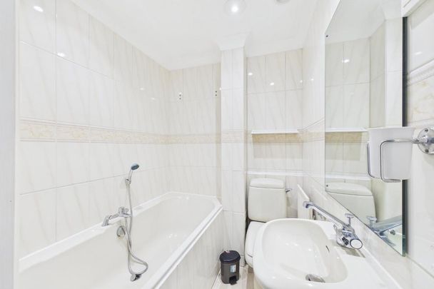 2 bedroom end of terrace house to rent - Photo 1
