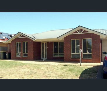 NEATLY PRESENTED THREE BEDROOM HOME - Photo 5