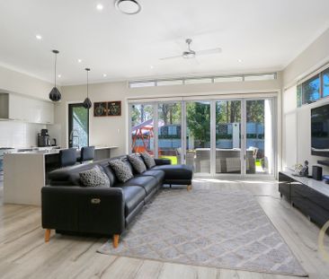 Spacious Modern Home -Walk to Metro & Rouse Hill Town Centre !! - Photo 1