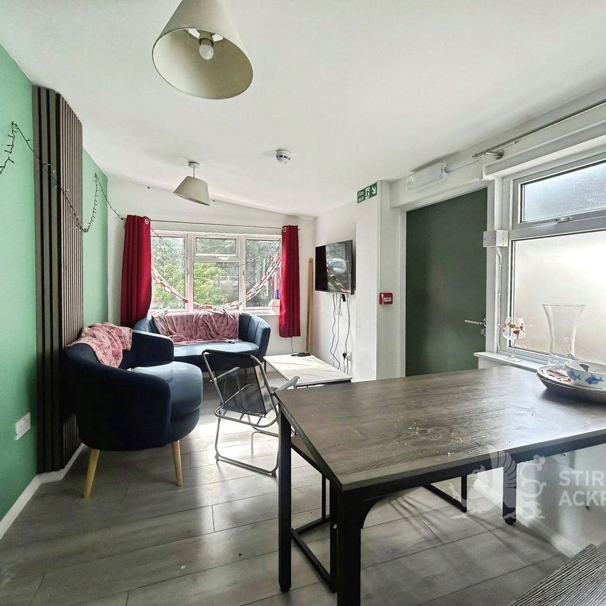 Weston Road, Guildford, Surrey, GU2 8AS - Photo 1