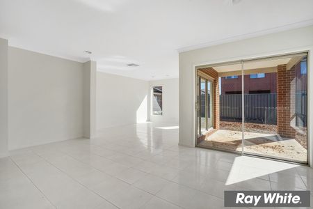 Family Living Made Easy in the Heart of Tarneit! - Photo 5