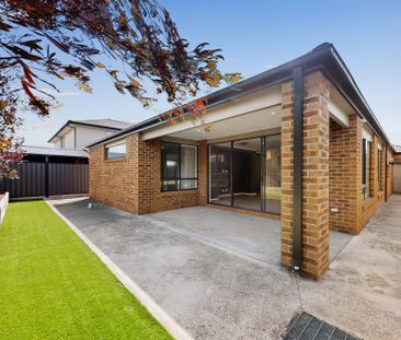 Stylish family home in a quiet pocket - Photo 6