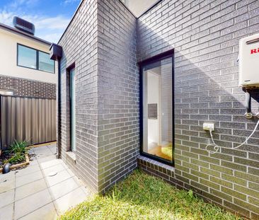 Beautifully Finished Townhouse - Photo 4